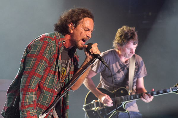 PEARL JAM GIVES FANS MUSIC FOR CHRISTMAS FROM PJ20!