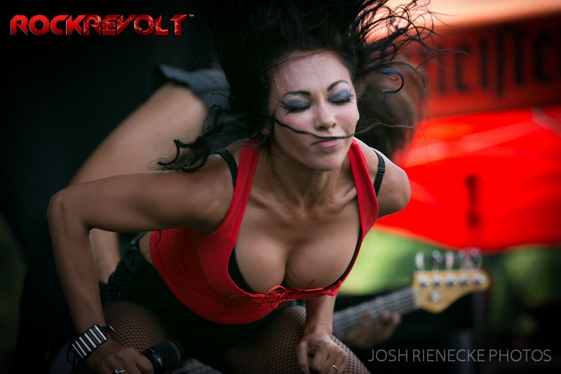 Butcher Babies - worth getting hot & sweaty for!
