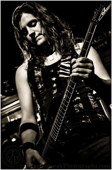 Kenny Keeler slappin' da bass! 
